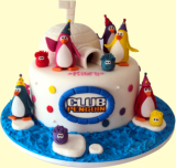 Lots of icing work. Great looking cake.